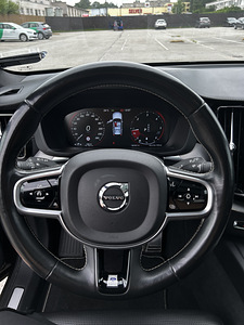 Volvo XC60 (9 фото из 10)
