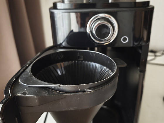Philips Grind & Brew HD7769 kohvimasin kohviveskiga
