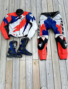 Двухсоставный мотоциклетный комбинезон Dainese (1 фото из 1)