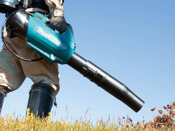 Воздуходувка Makita UB001C и аккумуляторный рюкзак Makita PD