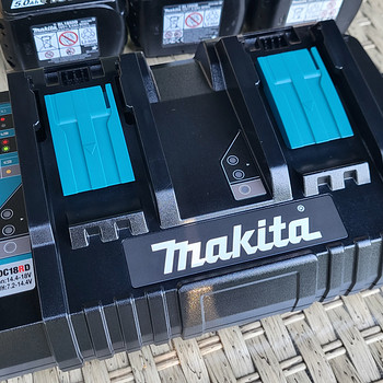 Kiirlaadija Makita DC18RD, LXT kahele akule. Originaal