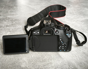 Canon Eos 700d (2 фото из 7)