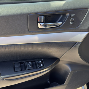 Subaru Legacy (3 фото из 10)
