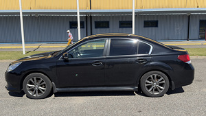 Subaru Legacy (8 фото из 10)