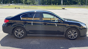 Subaru Legacy (9 фото из 10)