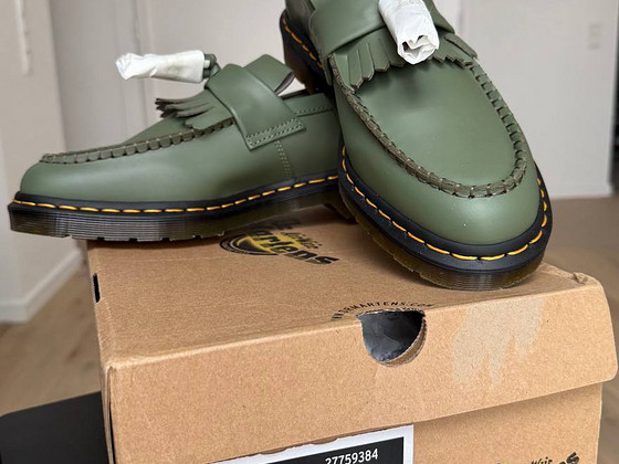 Dr. Martens Adrian лоферы с кисточками из гладкой кожи с жёлтой строчкой