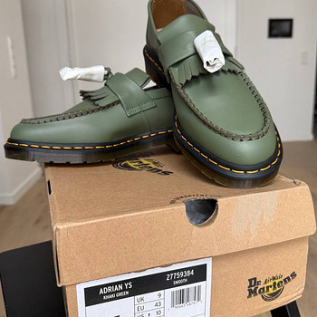Dr. Martens Adrian лоферы с кисточками из гладкой кожи с жёлтой строчкой