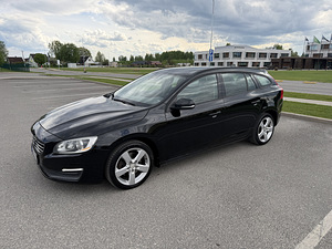 Volvo V60 (1 фото из 13)