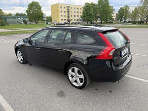 Volvo V60 (5 фото из 13)