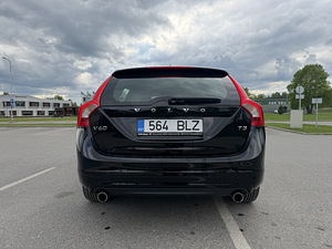 Volvo V60 (7 фото из 13)