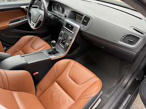 Volvo V60 (11 фото из 13)