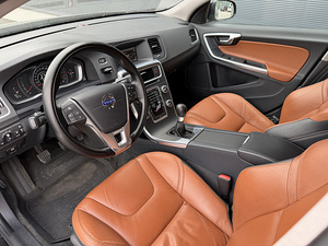 Volvo V60 (12 фото из 13)