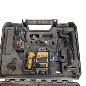 Лазерный нивелир DeWalt DCE089G + чемодан (2 фото из 5)