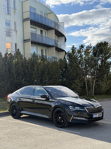 Skoda Superb Laurin & Klement (3 фото из 13)