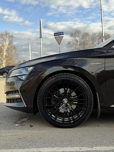 Skoda Superb Laurin & Klement (5 фото из 13)