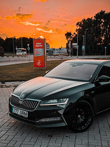 Skoda Superb Laurin & Klement (7 фото из 13)
