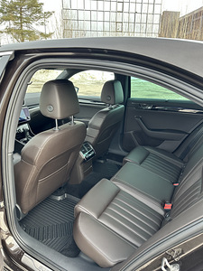 Skoda Superb Laurin & Klement (10 фото из 13)
