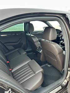 Skoda Superb Laurin & Klement (11 фото из 13)