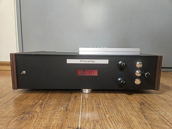 С предусилителем ручной работы HI-FI Erik Konka