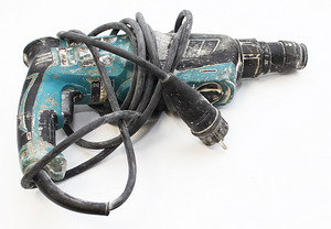 Tööriist Makita HR2630 800W 2,4 J (2 foto / 2)