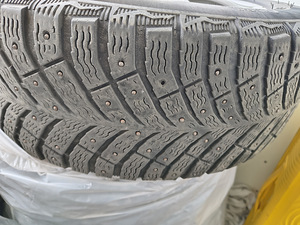 Зимняя резина на дисках 205/55 r16 (5 фото из 6)