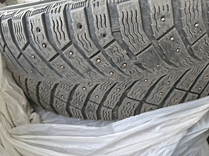 Зимняя резина на дисках 205/55 r16 (4 фото из 6)