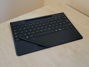 Surface Pro 11 + Flex Keyboard + Slim Pen (4 фото из 5)