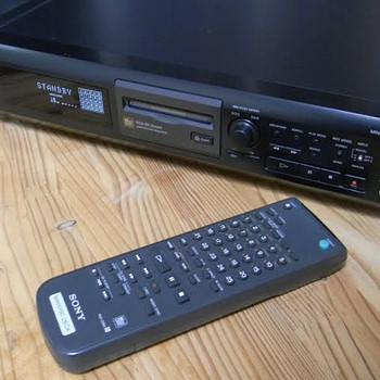 Sony MDS-JE500 MiniDisc-salvesti/mängija.