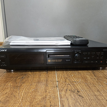 Sony MDS-JE500 MiniDisc-salvesti/mängija.