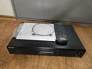 Sony MDS-JE500 MiniDisc-рекордер/проигрыватель. (2 фото из 3)