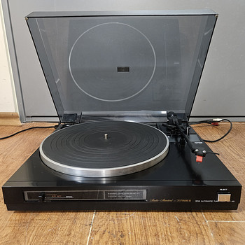 Fisher MT-30 HiFi rihmülekandega stereo-plaadimängija