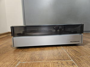 Проигрыватель пластинок Telefunken 304 S Automatic + транзисторный усилитель (3 фото из 4)
