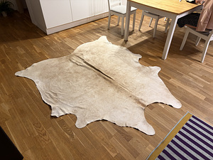 Натуральный ковер из коровьей шкуры (IKEA Koldby) (2 фото из 3)