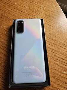 Samsung s20 (4 фото из 4)