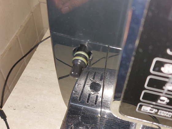 DeLonghi Dinamica ECAM350.55.B — varuosadeks või remontimiseks