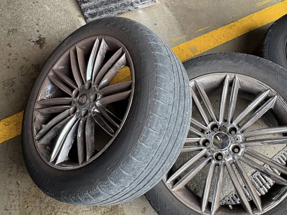 Erilaiused valuveljed R20 rehvidega Goodyear Eagle F1 (5×1