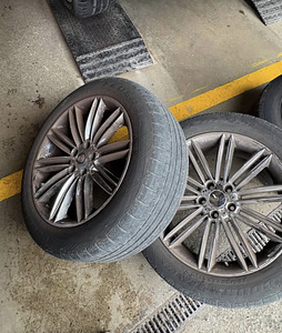 Erilaiused valuveljed R20 rehvidega Goodyear Eagle F1 (5×1 (1 foto / 3)