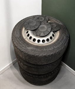 Стальные диски Volkswagen R16 с шинами Hankook 215/65 R16C (1 фото из 1)