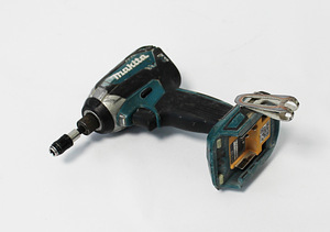 Ударный гайковерт Makita DTD153 170 Н·м бесщеточный (2 фото из 2)