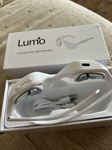Очки Lumo для области под глазами с красным светом (3 фото из 4)