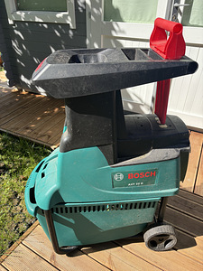 Измельчитель веток Bosch AXT 22 D (1 фото из 4)