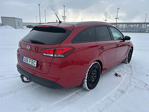 Hyundai i30 1.6 crdi универсал 2018 г. (3 фото из 14)