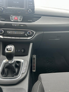 Hyundai i30 1.6 crdi универсал 2018 г. (14 фото из 14)