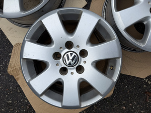 16" Volkswagen originaalveljed 5x120 (Transporter Multivan) (5 foto / 9)