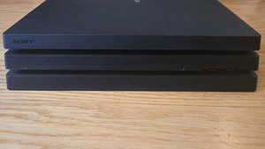 PS4 Pro 1 TB (2 foto / 10)