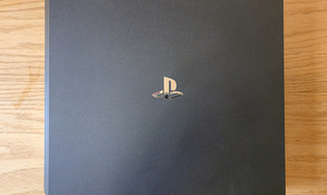 PS4 Pro 1 TB (4 foto / 10)