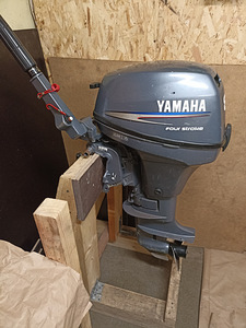 Мотор Yamaha 8л.с. четырехтактный. (2 фото из 5)
