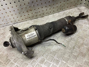 Müüa AIRmatic (õhkvedrustuse püstak) parempoolne esimene Volkswagen Phaetoni jao... (1 foto / 1)