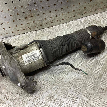 Müüa AIRmatic (õhkvedrustuse püstak) parempoolne esimene Volkswagen Phaetoni jao...