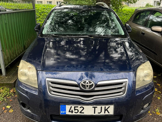 Продам Toyota avensis